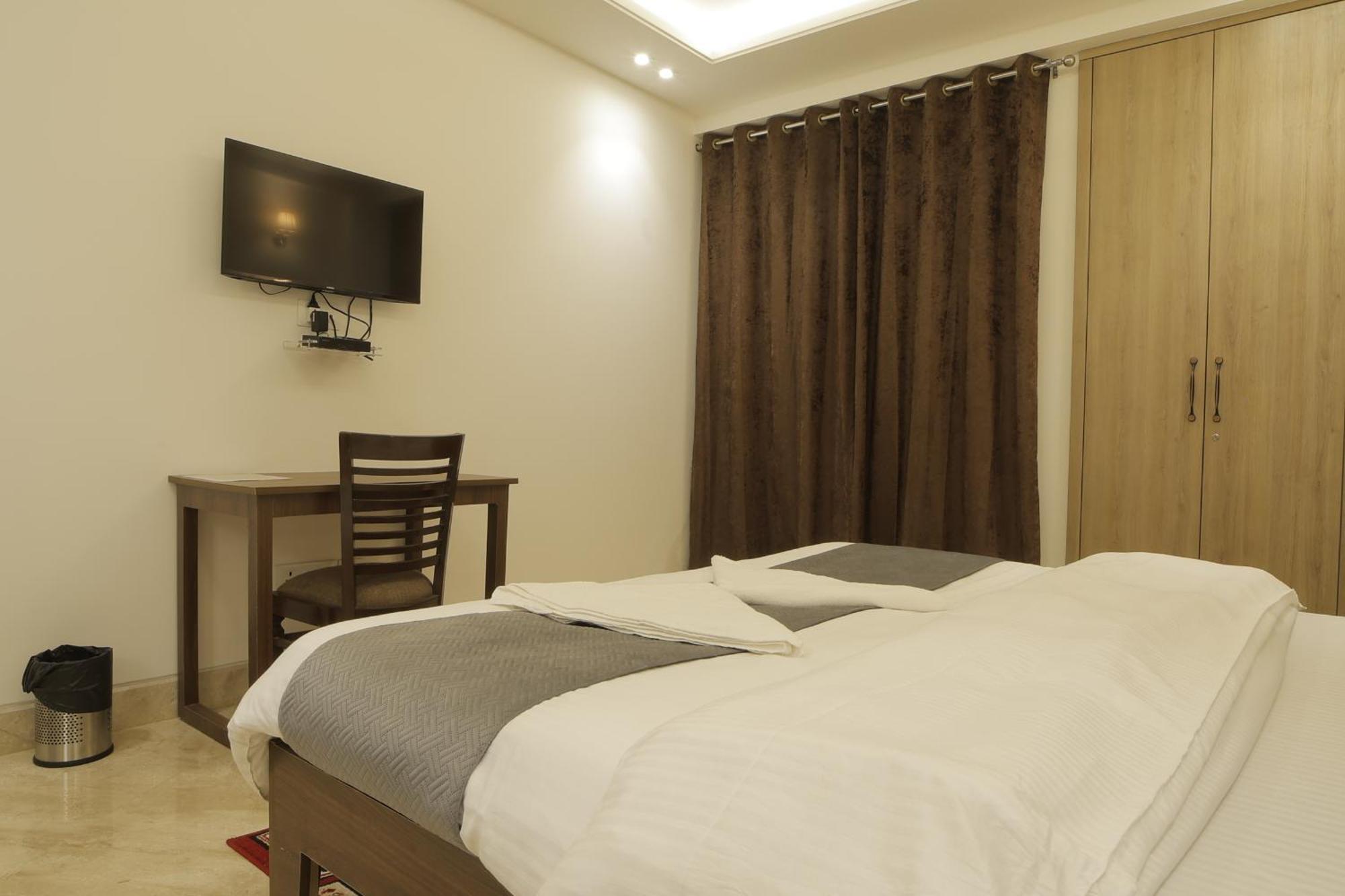 Under My Roof Superio Bed and Breakfast New Delhi Eksteriør billede